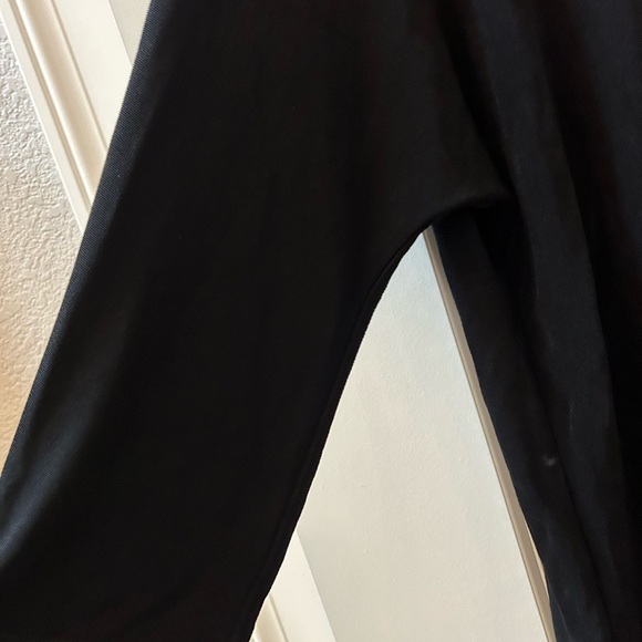 Chico’s Travelers Collection Black Scoop Neck Tunic Top. 3/4 sleeve. Made in USA - Picture 3 of 9